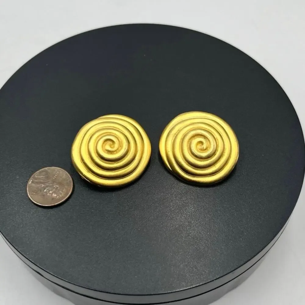 Vintage Unsigned‎ Gold Tone Raised Circular Spiral Swirl Clip On Earrings